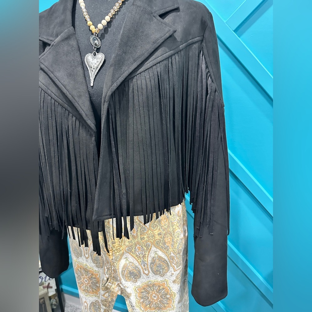 Chic Black Fringe Suede Jacket - Picture 3 of 6